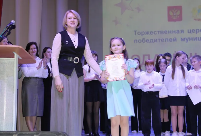 05. награждение солистки М.Глухих