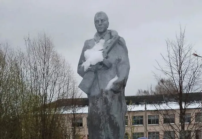 Забегаево памятник